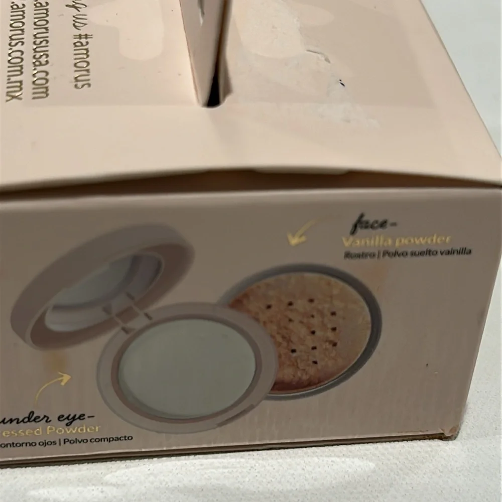 Amor Us Duo Setting Powder for Face and Under Eyes.